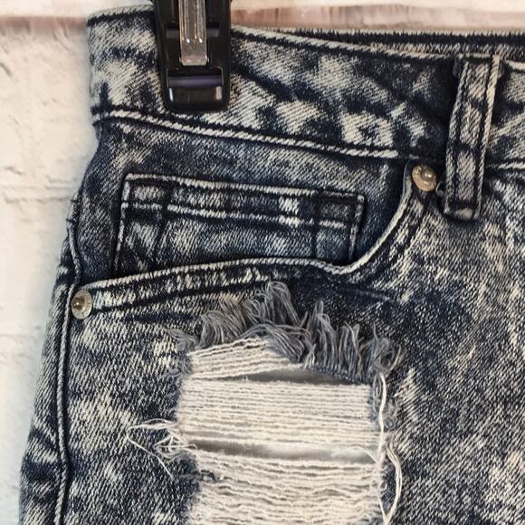 Love Culture Distressed Blue Jean Denim Shorts Size Medium (Juniors)‎ - Picture 4 of 10